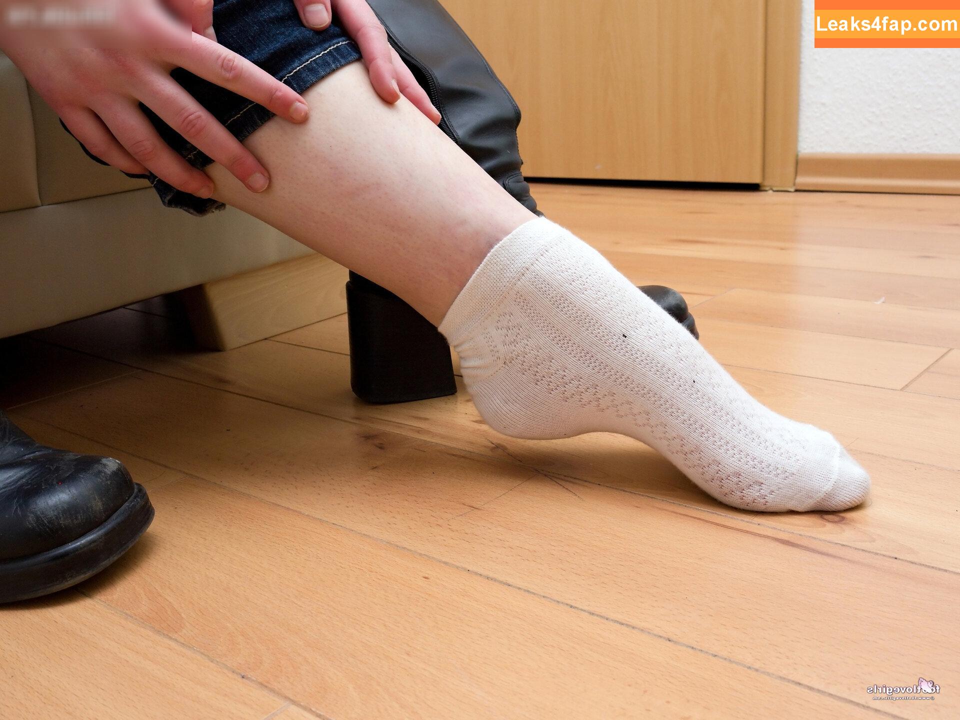 Footlovegirls /  leaked photo photo #3768