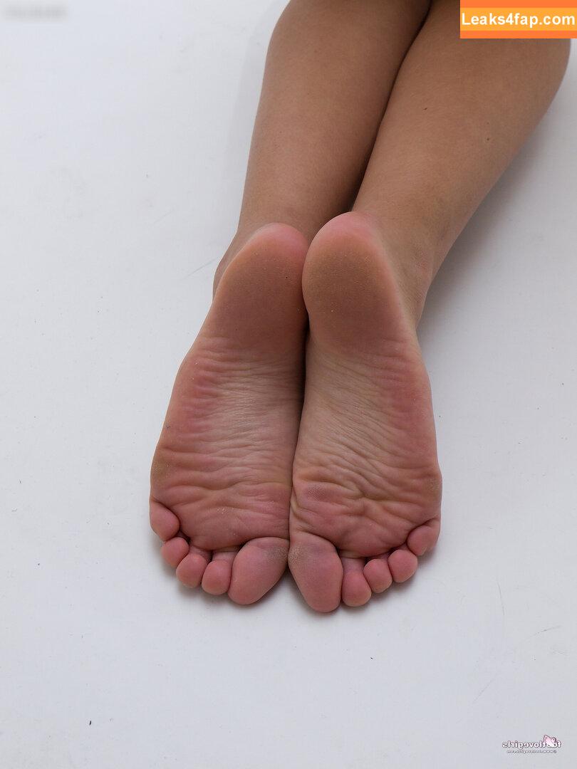Footlovegirls /  leaked photo photo #3877