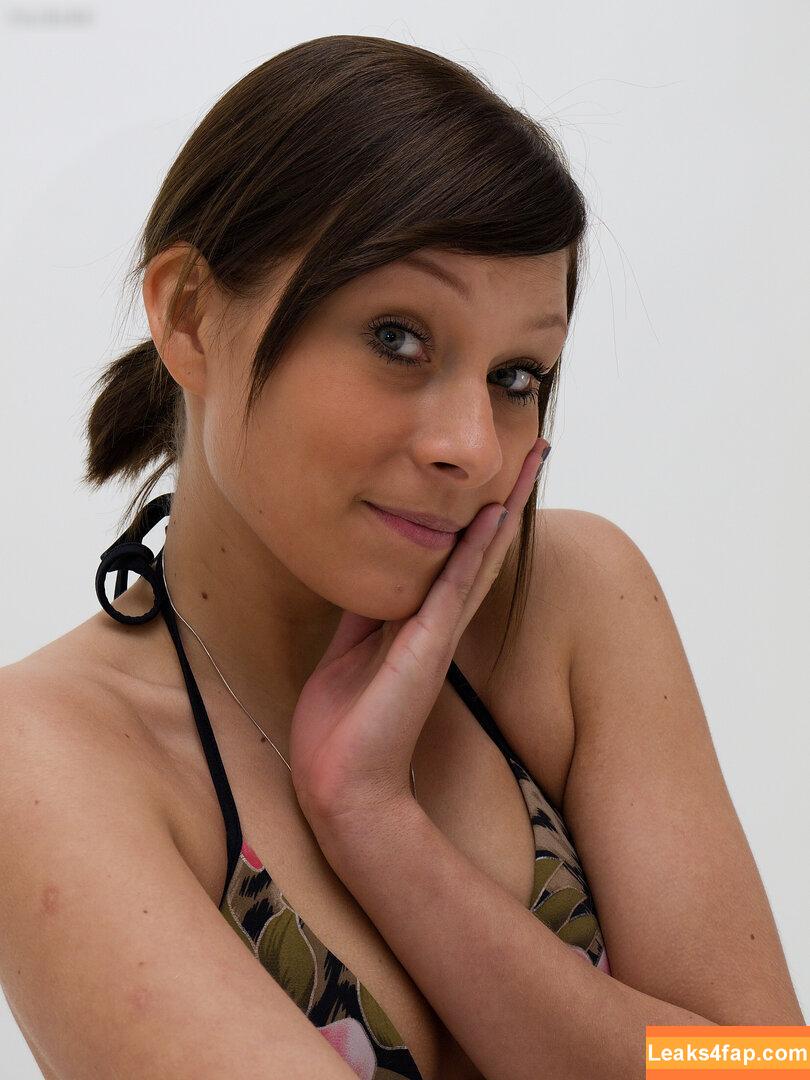 Footlovegirls /  leaked photo photo #3886