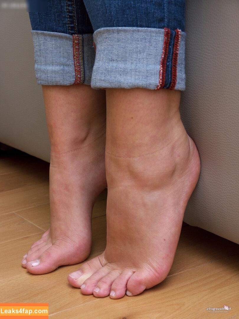 Footlovegirls /  leaked photo photo #3902