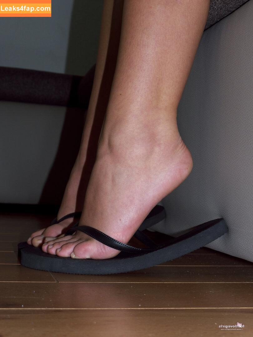 Footlovegirls /  leaked photo photo #3972