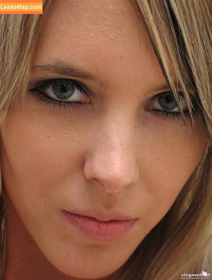 Footlovegirls photo #3103