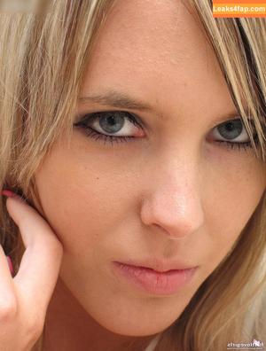 Footlovegirls photo #3104