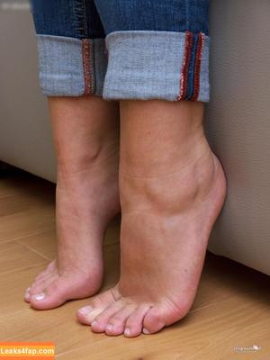 Footlovegirls photo #3902