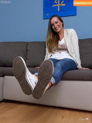 Footlovegirls photo #3909