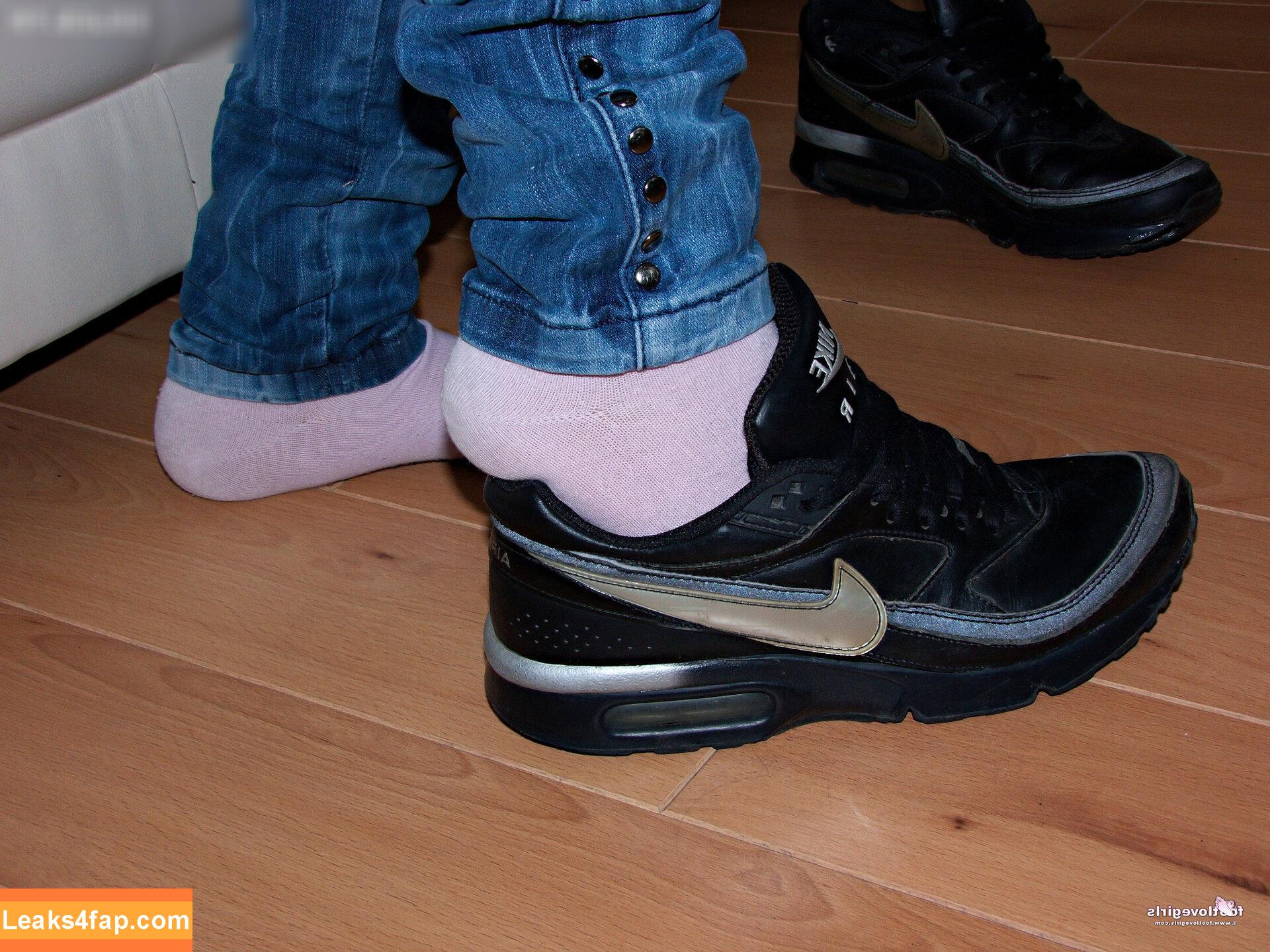 Footlovegirls /  leaked photo photo #4005