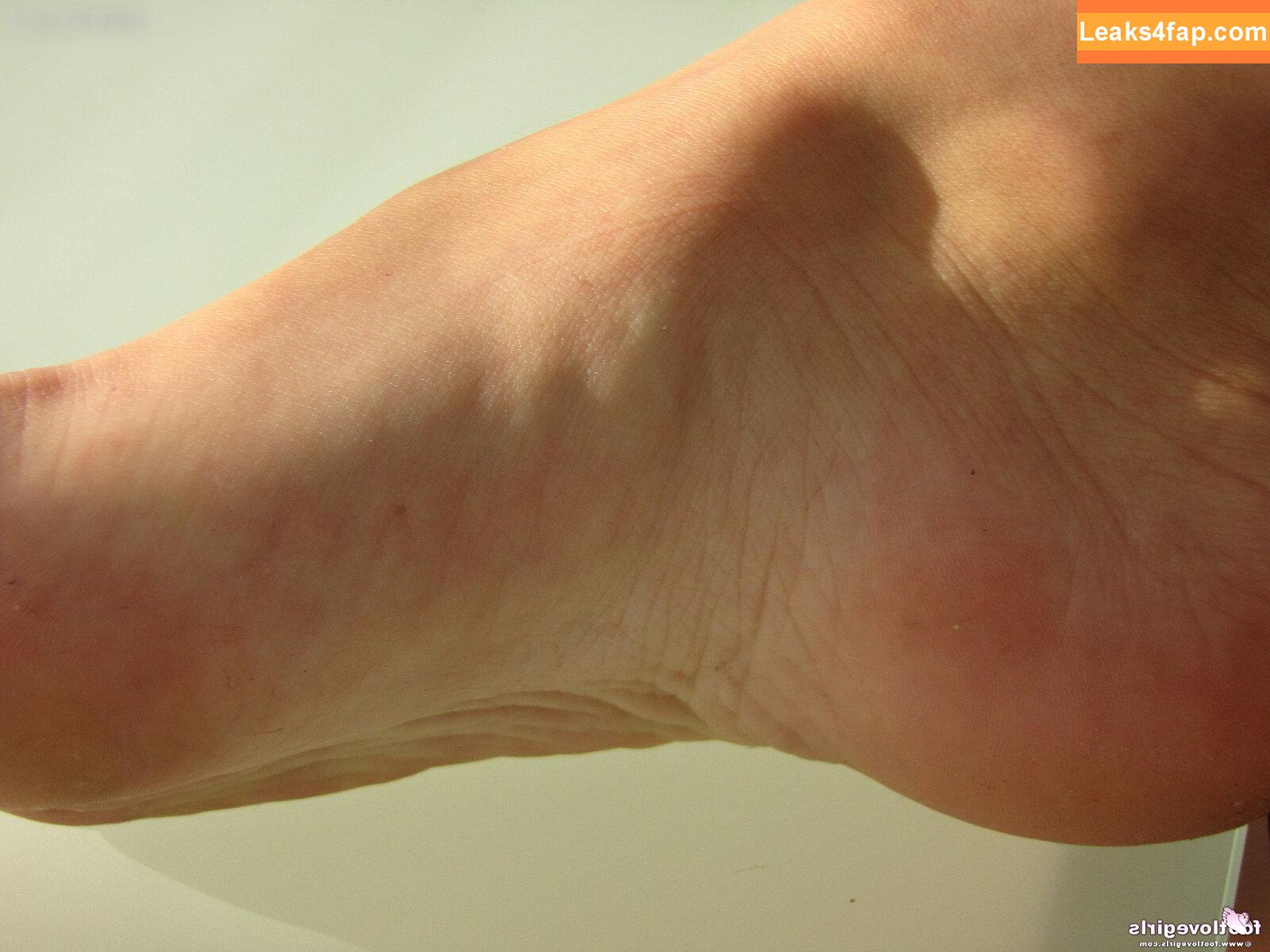 Footlovegirls /  leaked photo photo #4029