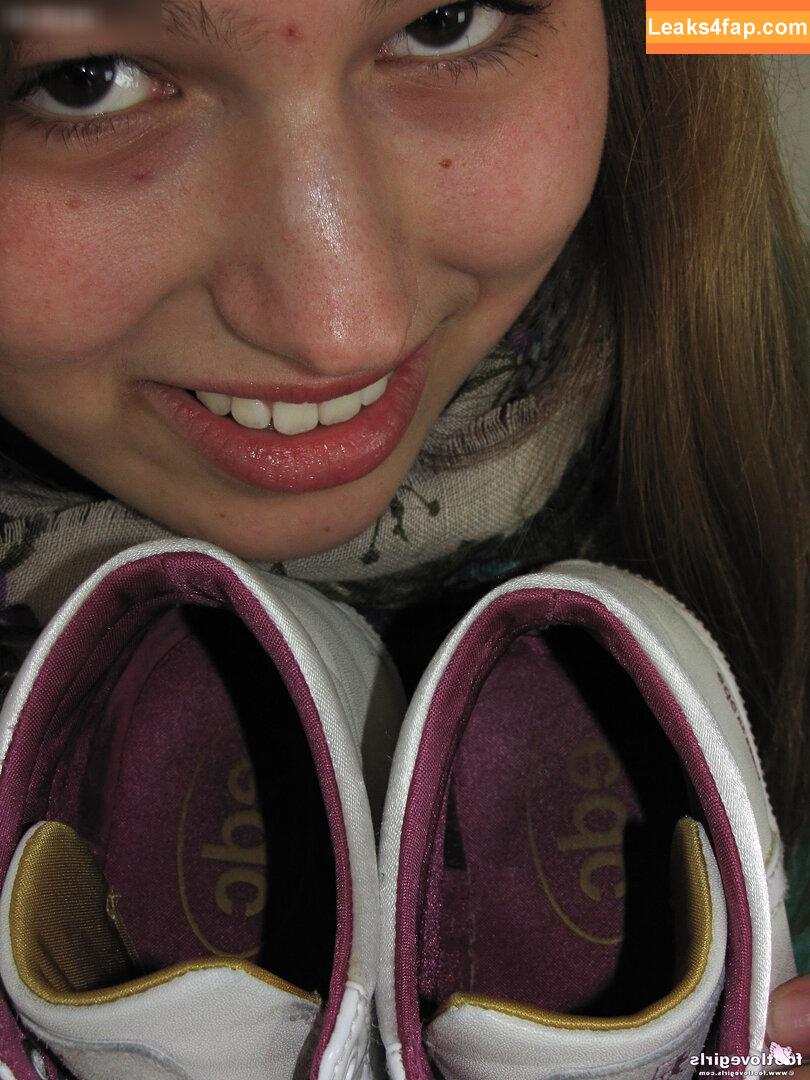 Footlovegirls /  leaked photo photo #4064