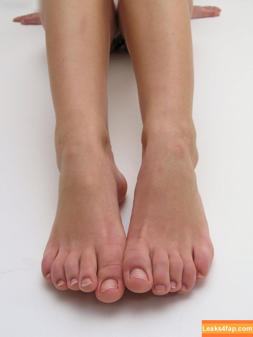 Footlovegirls /  leaked photo photo #4088