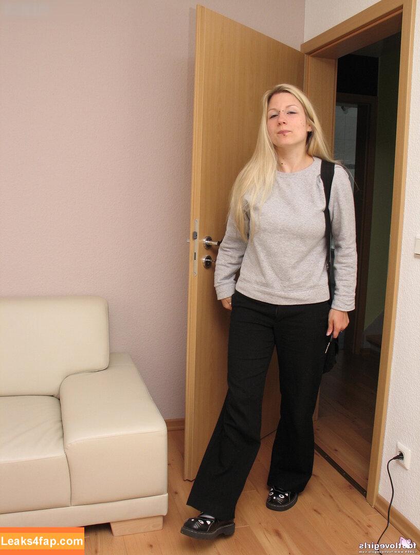 Footlovegirls /  leaked photo photo #4107