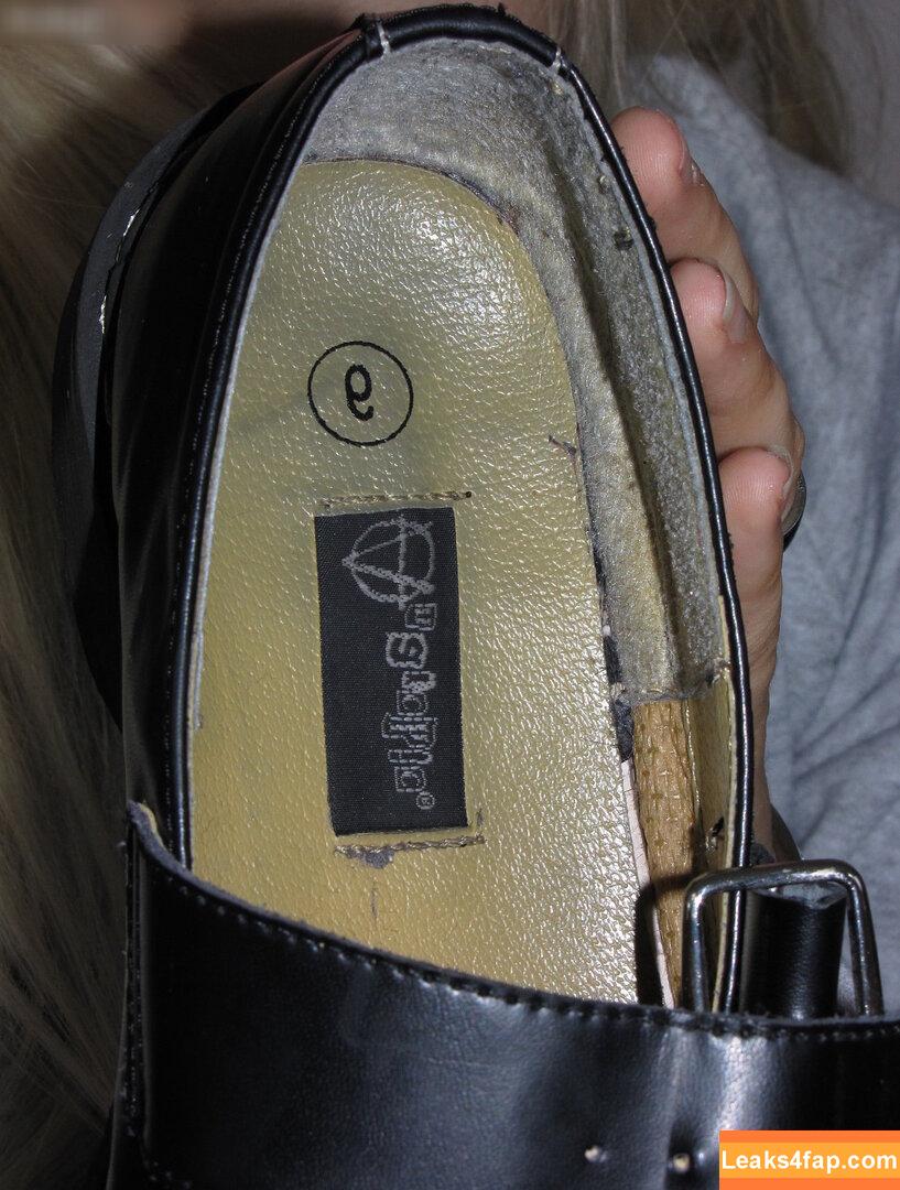 Footlovegirls /  leaked photo photo #4116