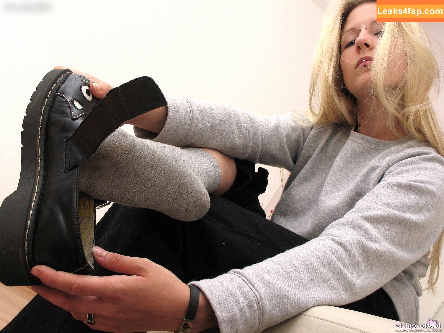 Footlovegirls /  leaked photo photo #4120