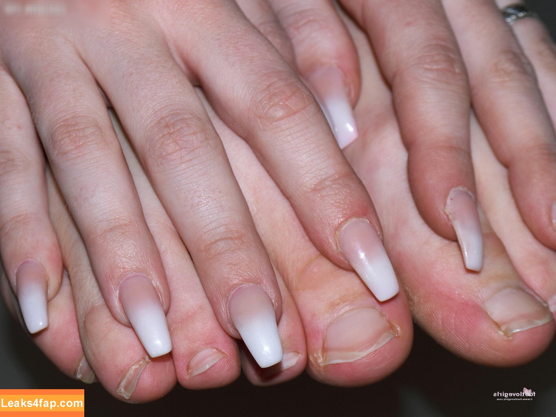 Footlovegirls /  leaked photo photo #4220