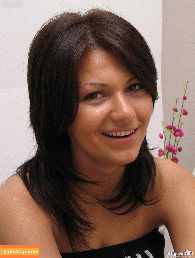 Footlovegirls /  leaked photo photo #4287