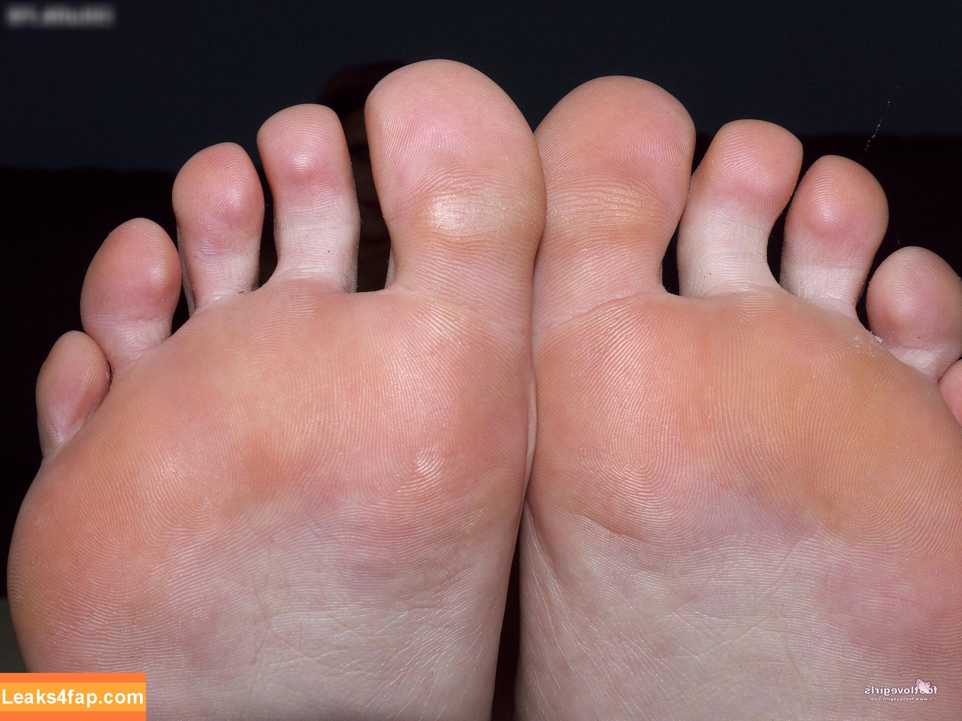 Footlovegirls /  leaked photo photo #4354