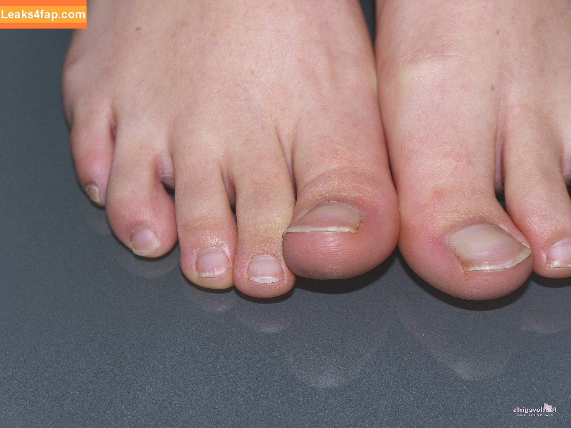 Footlovegirls /  leaked photo photo #4373