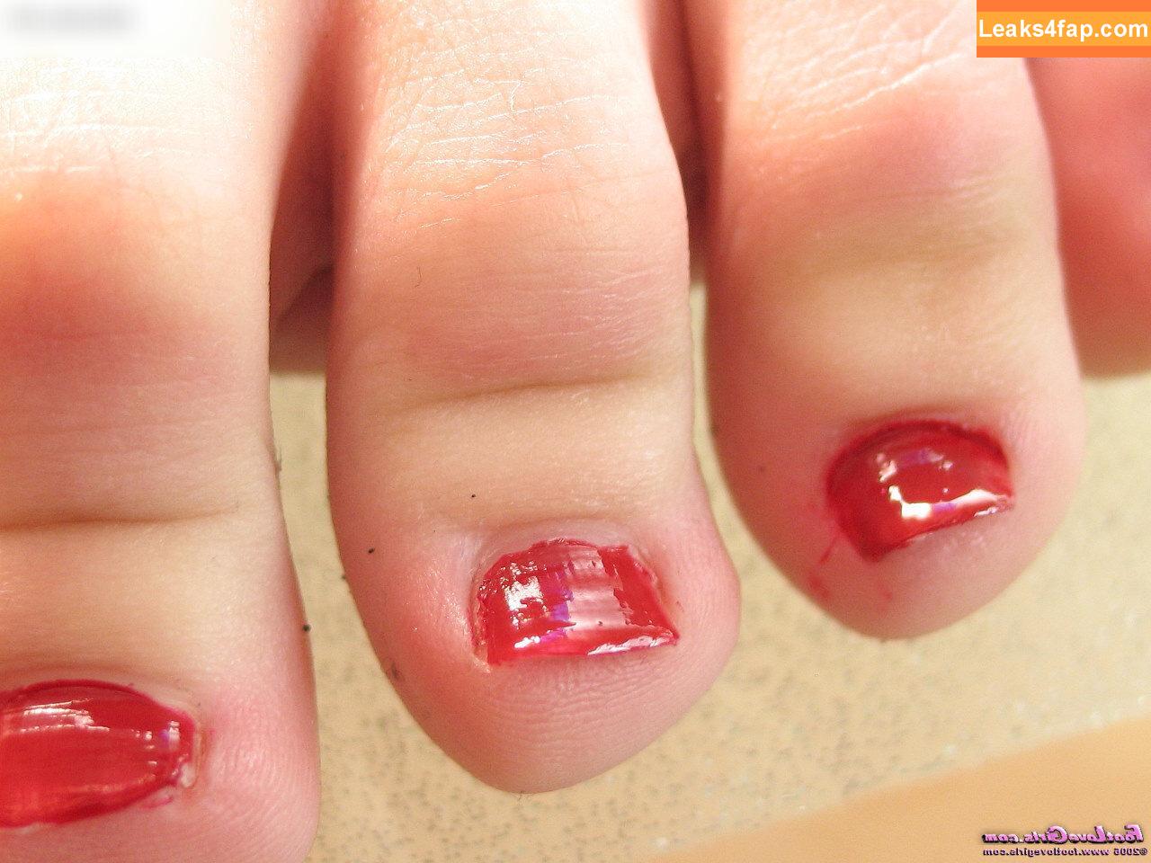Footlovegirls /  leaked photo photo #4525
