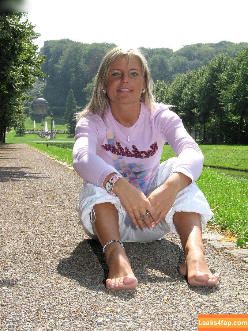 Footlovegirls /  leaked photo photo #4812