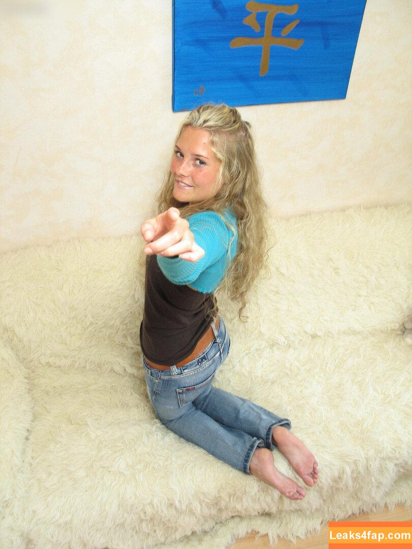 Footlovegirls /  leaked photo photo #4835