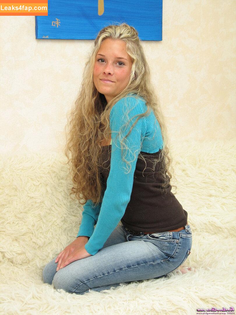 Footlovegirls /  leaked photo photo #4839