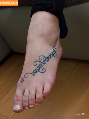 Footlovegirls photo #4151