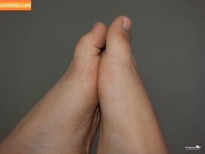 Footlovegirls photo #4451