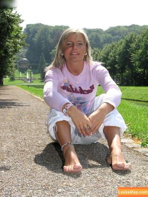 Footlovegirls photo #4812