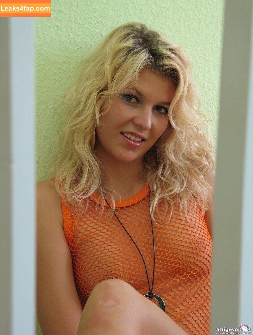 Footlovegirls /  leaked photo photo #5065