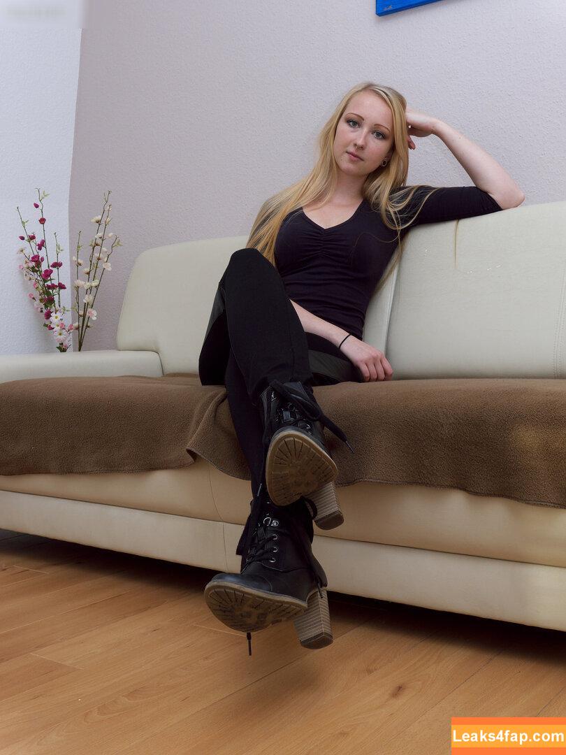 Footlovegirls /  leaked photo photo #5118