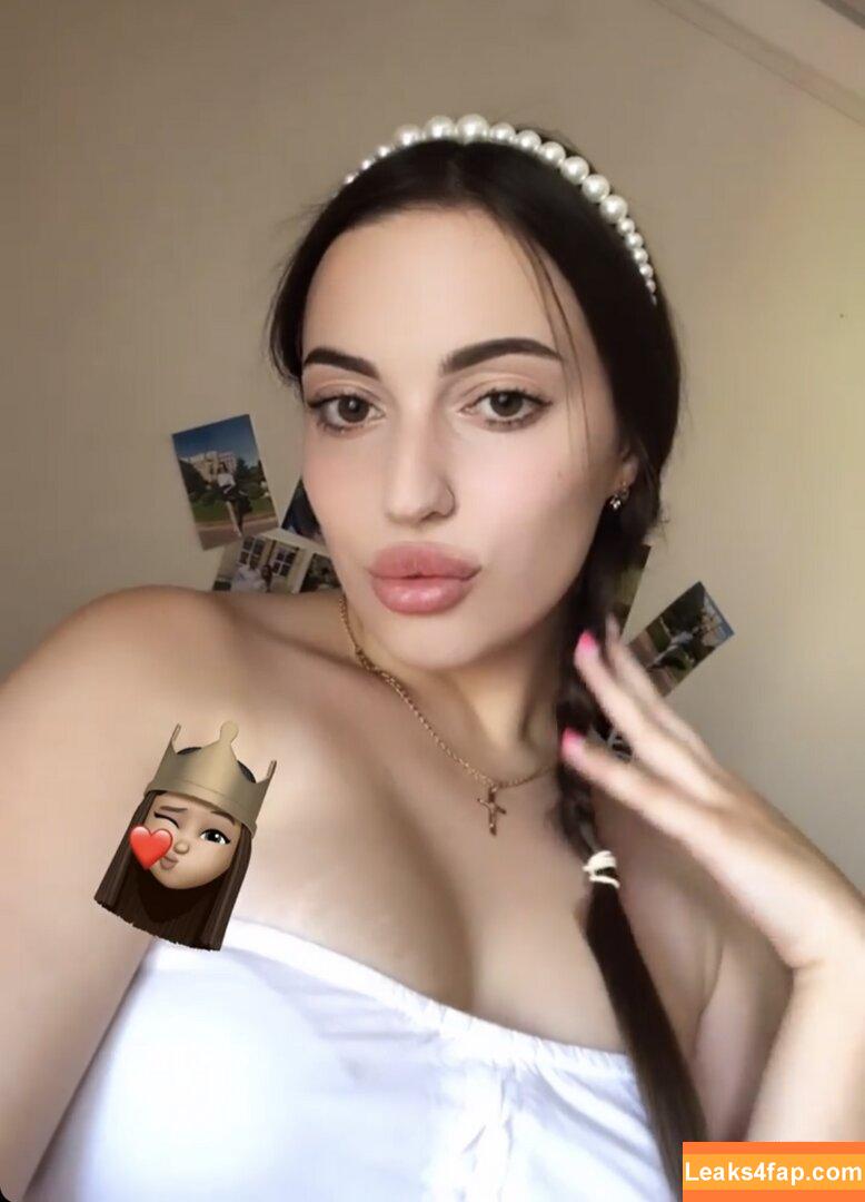 foxyemily123 / kudr.lii / u146342235 leaked photo photo #0009