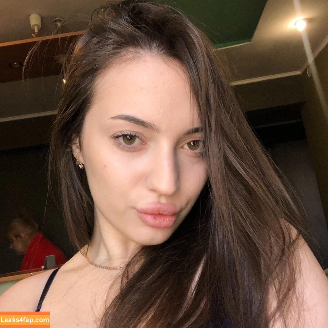 foxyemily123 / kudr.lii / u146342235 leaked photo photo #0015