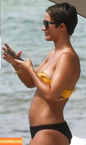 Frankie Bridge photo #0939