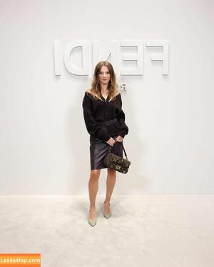 Freya Allan фото #0181