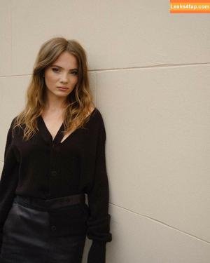 Freya Allan фото #0186