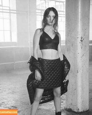 Freya Allan photo #0611