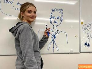 Freya Allan фото #0973