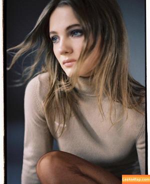 Freya Allan фото #0982