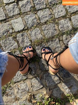 froggeefeetfree photo #0010