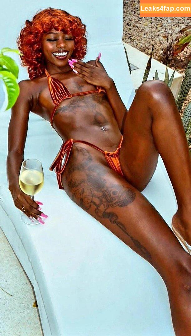 Ft Queen /  leaked photo photo #0002