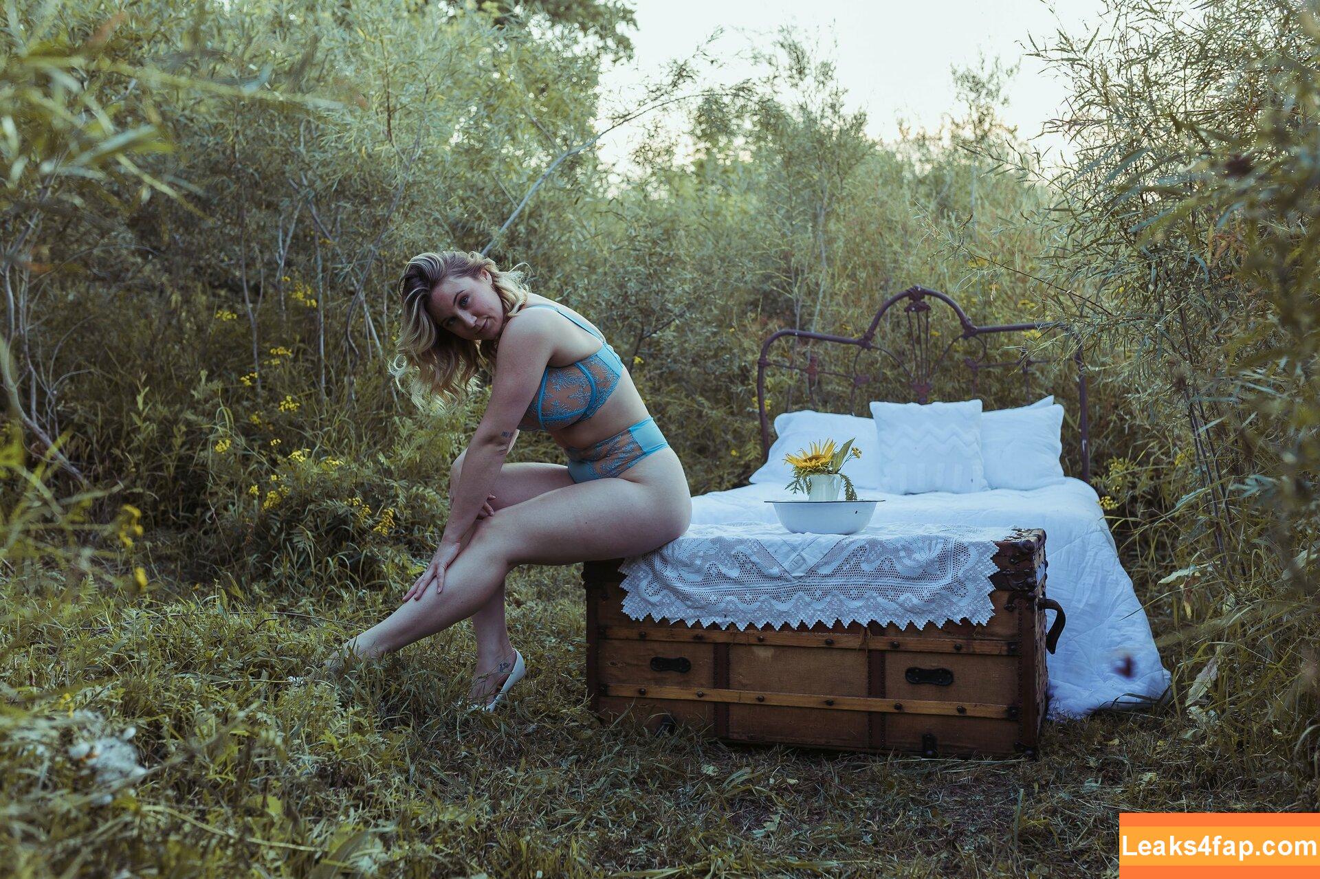 fullerbustbestie / Lynn St. Jean / Saterra leaked photo photo #0099