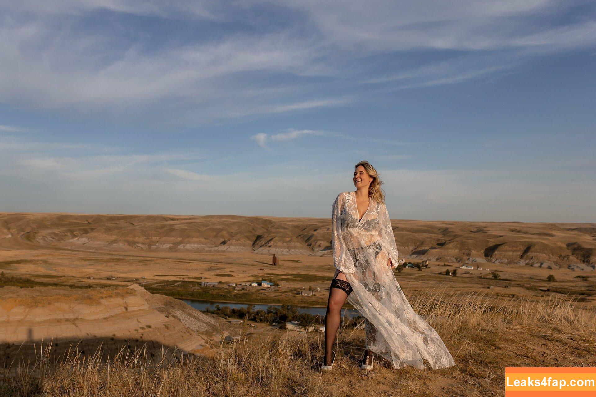 fullerbustbestie / Lynn St. Jean / Saterra leaked photo photo #0100