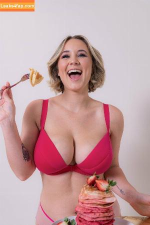 fullerbustbestie фото #0084