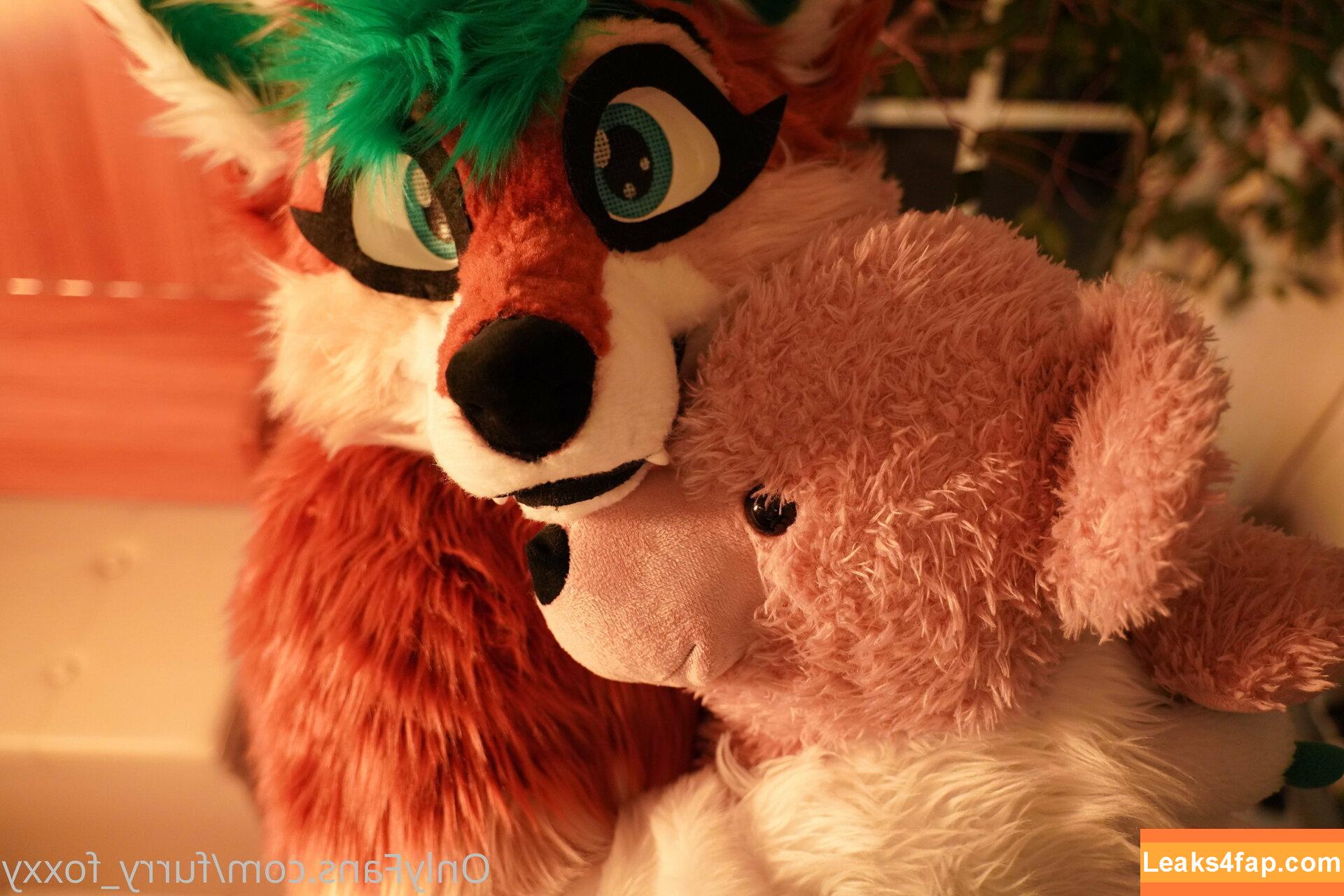 furry_foxxy / fluffy_axofox leaked photo photo #0015