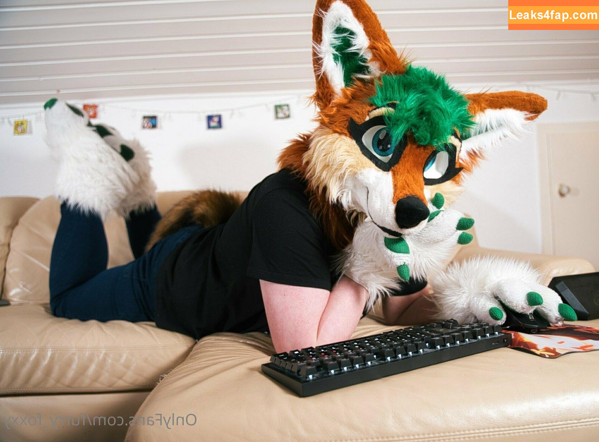 furry_foxxy / fluffy_axofox leaked photo photo #0029