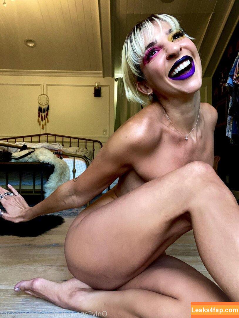 Gabbie Hanna / gabbiehanna / thegabbieshow / theinfamousbabz / youtuber leaked photo photo #0229