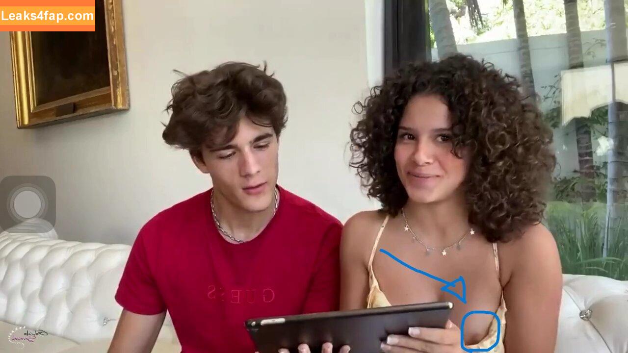 Gabriella Saraiva /  leaked photo photo #0002