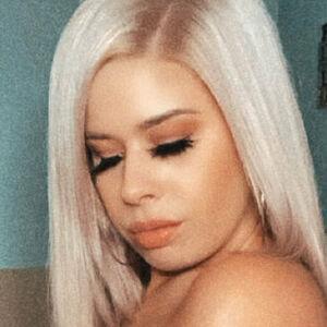 Gabs Handly photo #0027