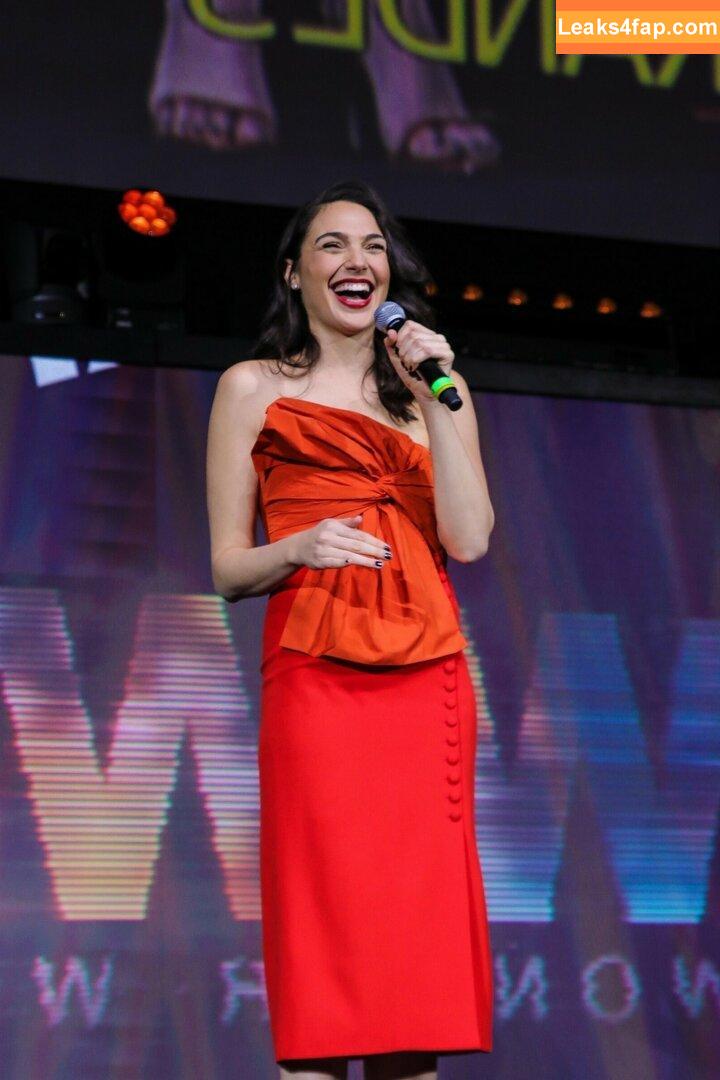 Gal Gadot / gal_gadot / https: / inked_hriss leaked photo photo #0001