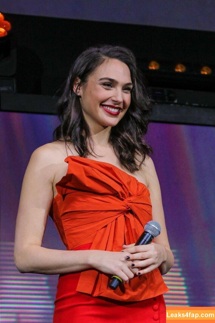 Gal Gadot / gal_gadot / https: / inked_hriss leaked photo photo #0009