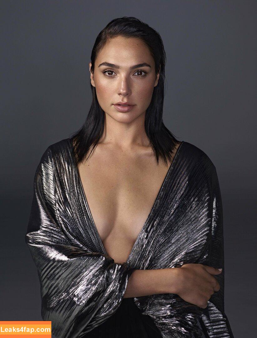 Gal Gadot / gal_gadot / https: / inked_hriss leaked photo photo #0054